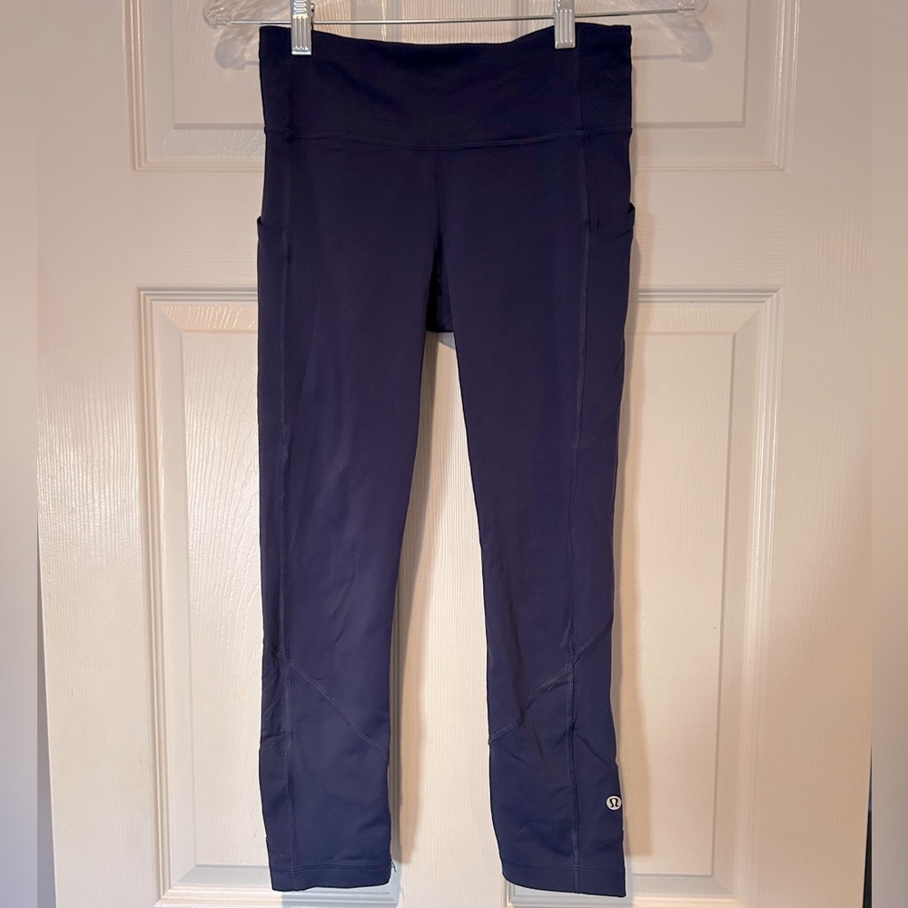 Blue cropped lululemon leggings